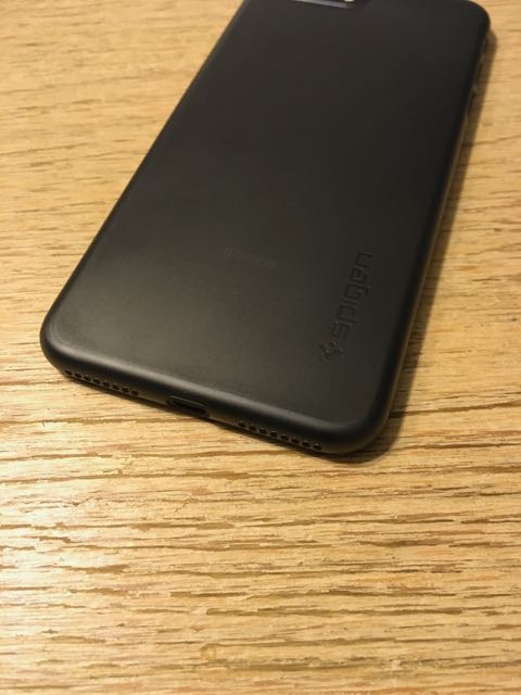 iPhone 7 Plus Spigen Air Skin - 1.jpg
