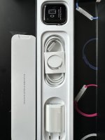 Uhr und Ladekabel.JPG